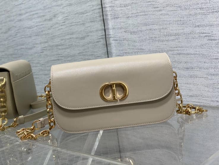 30 Montaigne Avenue leather 5